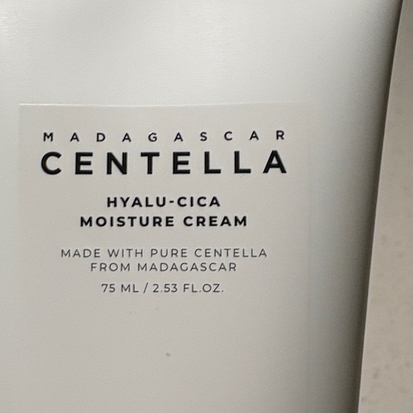 Centella Hyalu-Cica Moisture Cream - White - Picture 2 of 5